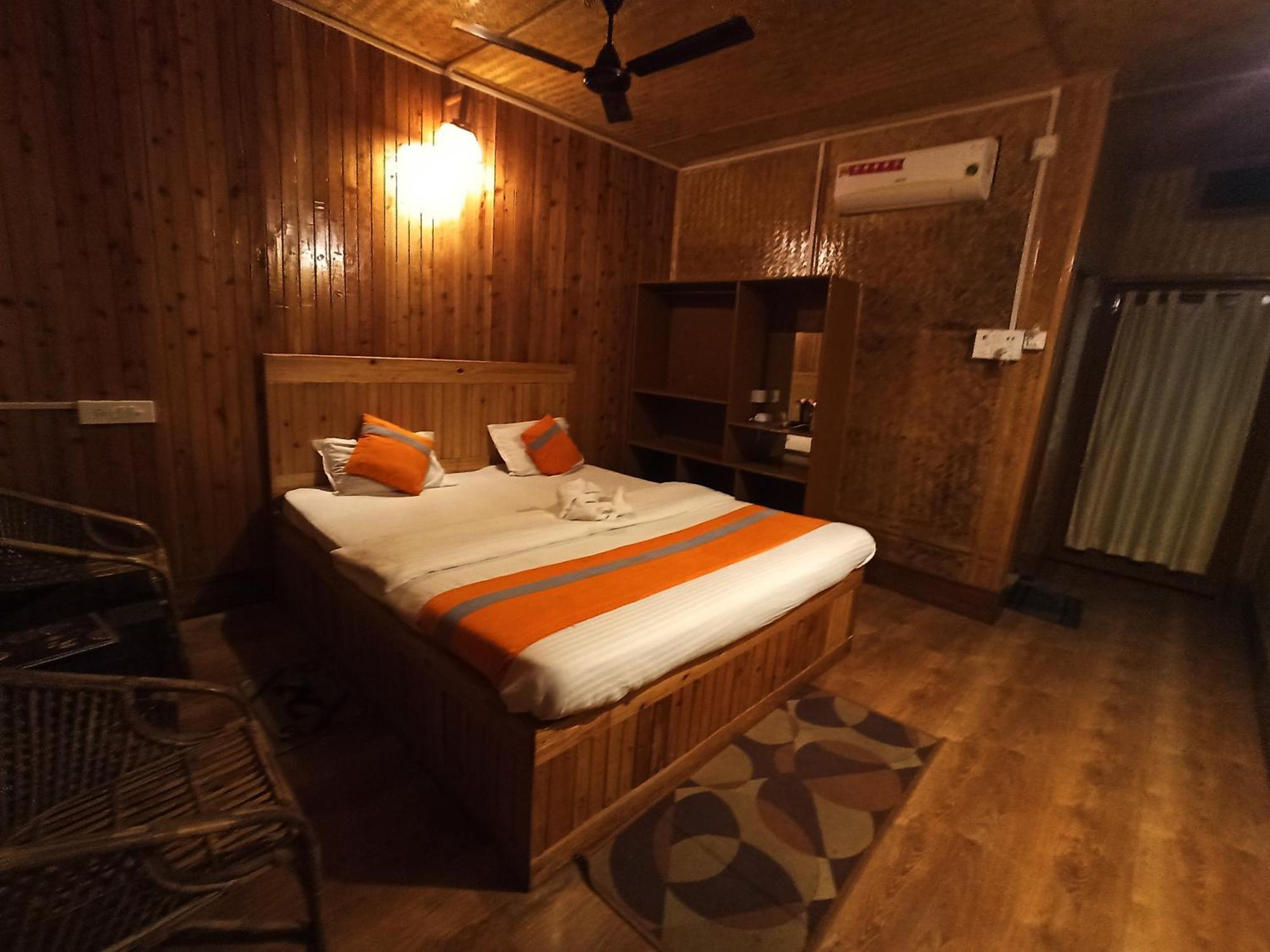 Grasshopper Jungle Queen Resort Chālsa 외부 사진